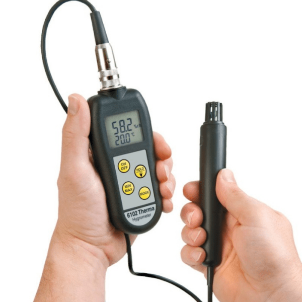 Labset termohigrometro 6102 Therma_3 Termohigrómetro com sonda intercambiável a ser usado por uma pessoa