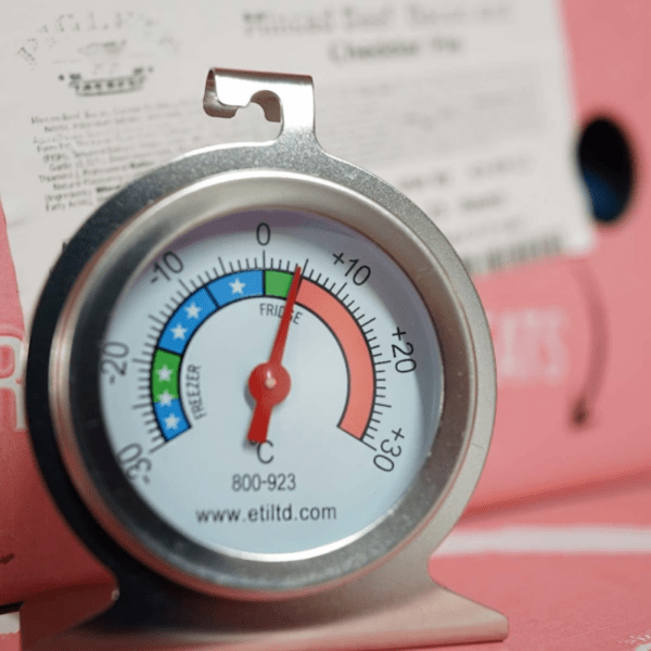 Labset termómetro redondo inox_3 Termómetro analógico redondo em inox visto de perto